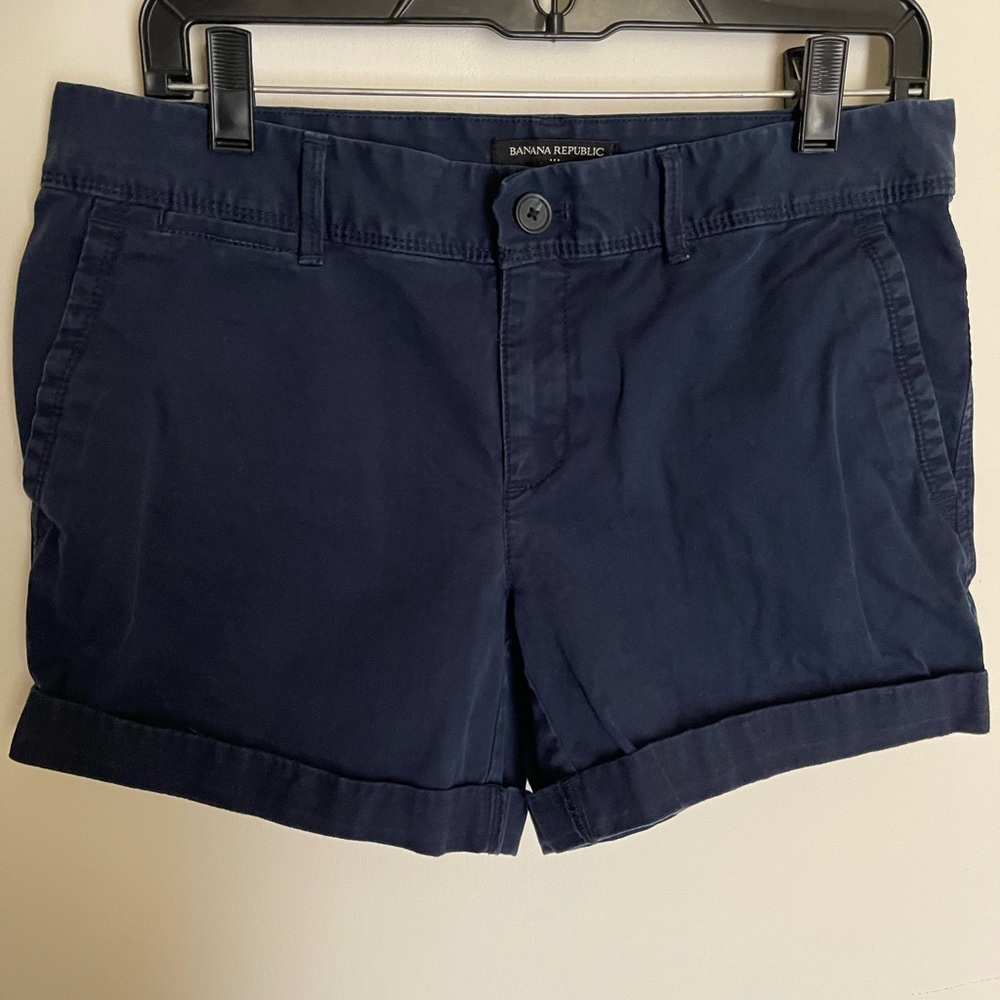 Banana Republic Blue "Tapestry Navy G" City
Boyfriend Shorts - Size 6